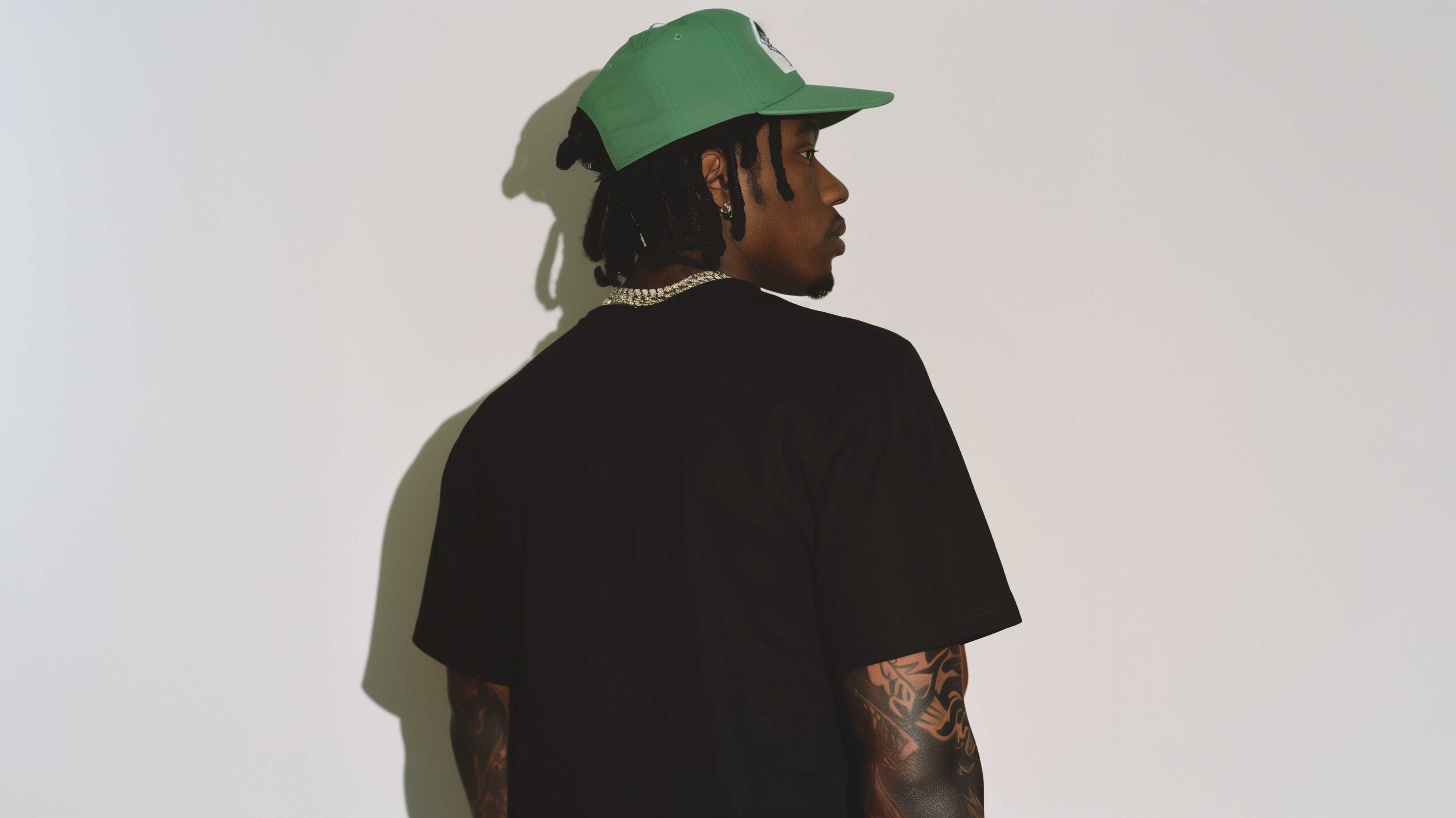 Black short sleeve t-shirts